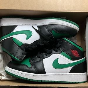 Air Jordan 1 mid pine green almost new